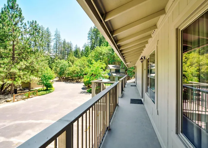 The Fainting Couch Boutique Hotel